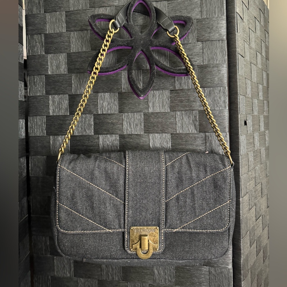 Chic Black Shoulder Bag with Gold Chain TRUE RELIGION